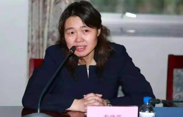 一旁的苏成峰更是惊骇，他脱口说道：麦叔，您刚才说的是什么意思？放眼整个国内，也绝对不可能有任何一位玄学大师比得过您啊。